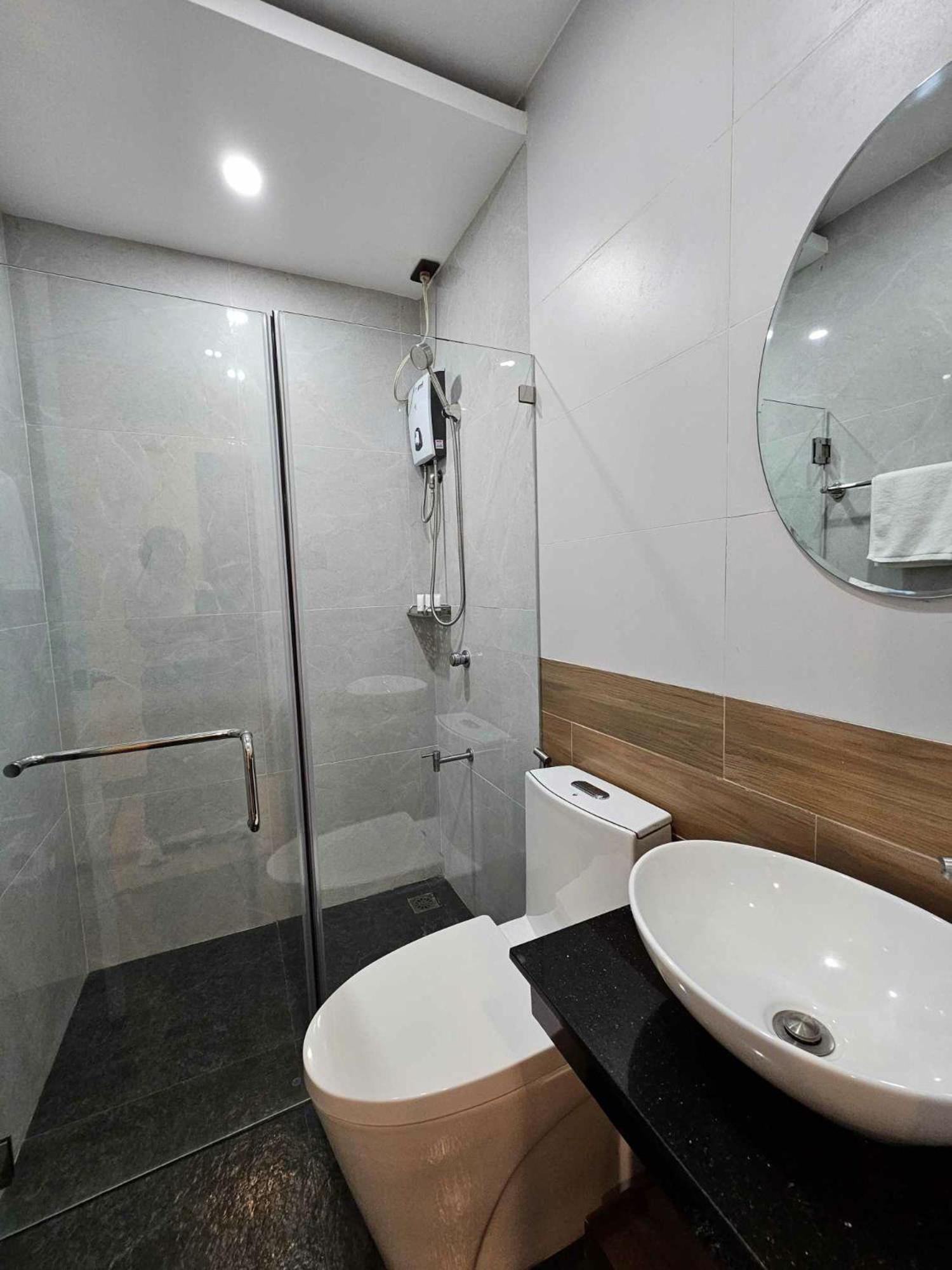 Blue Harbor Hotel Calapan Ngoại thất bức ảnh