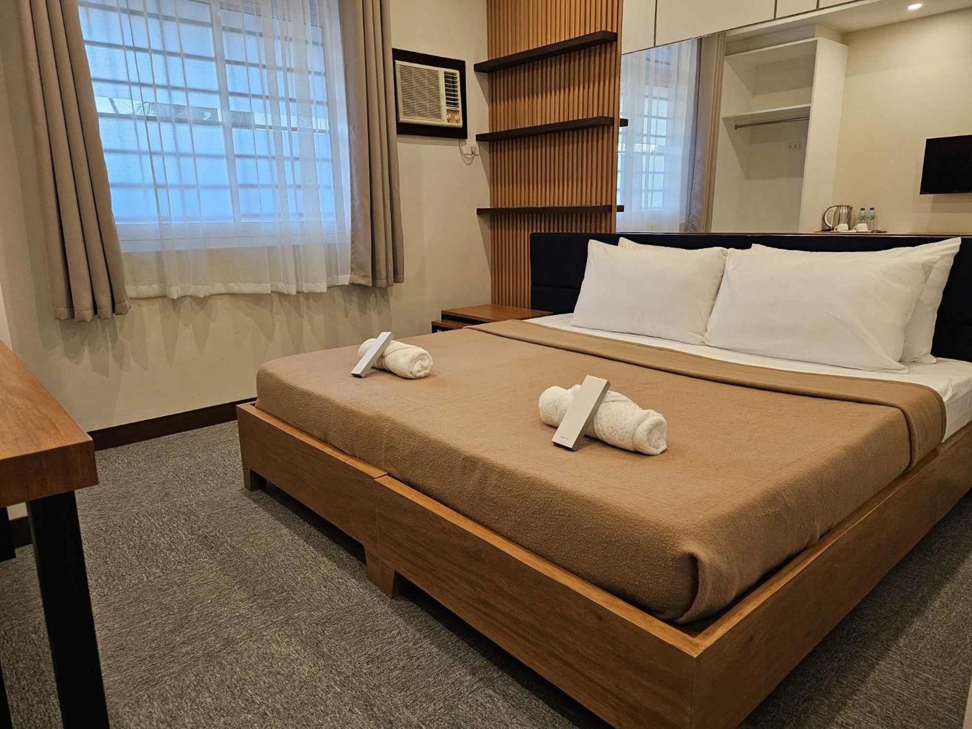 Blue Harbor Hotel Calapan Ngoại thất bức ảnh